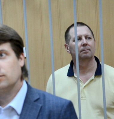 Вячеслав Шатровский и его адвокат Константин Маркин (на переднем плане). Фото: SotaVision